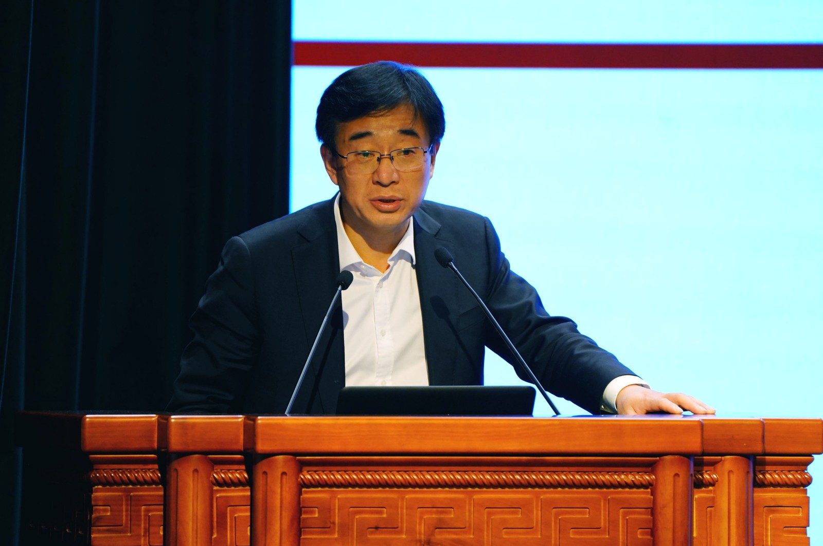 院校长王辰2023年行政重点工作进行部署.jpg