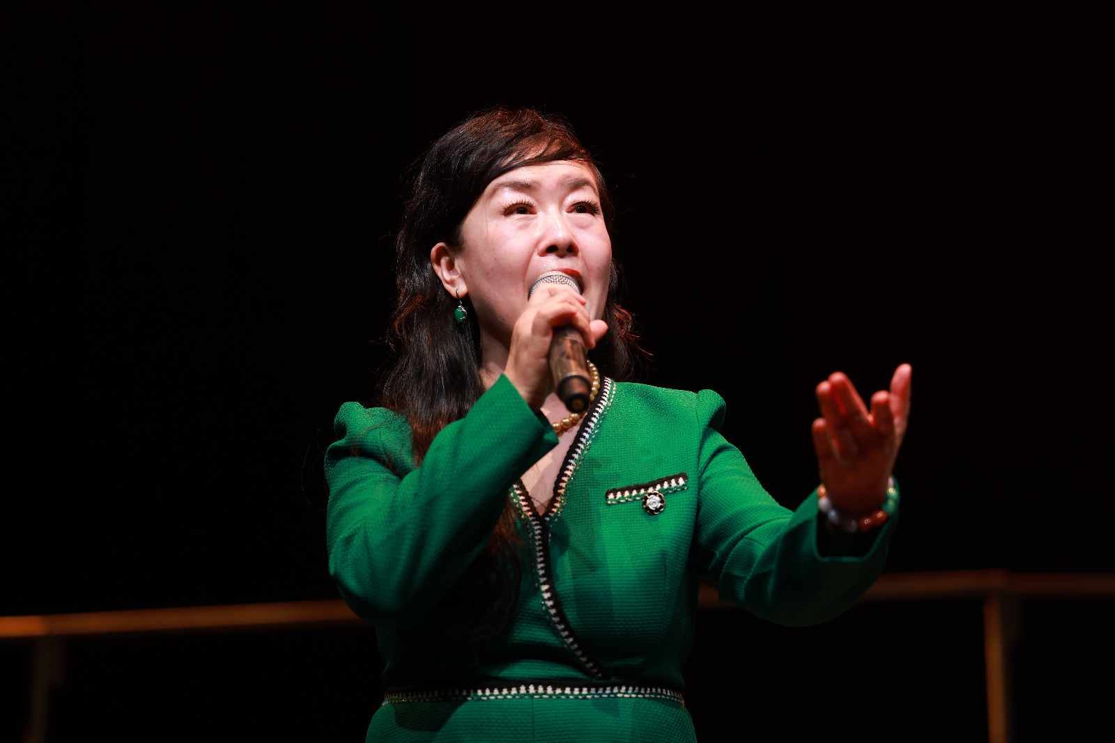 王平老师演唱.jpg 王平老师演唱.jpg