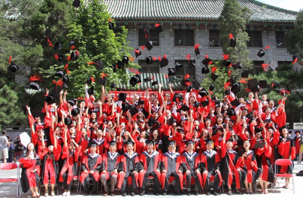世界杯官网隆重举行2014年毕业典礼暨学位授予仪式1